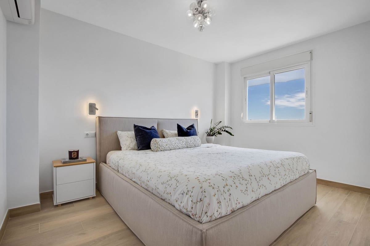 Apartamento de 3 habitaciones en Torremolinos en venta con piscina garaje - 450.000 € (Ref: 9603400)