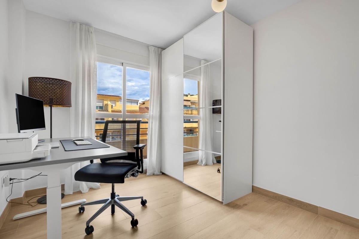 Apartamento de 3 habitaciones en Torremolinos en venta con piscina garaje - 450.000 € (Ref: 9603400)