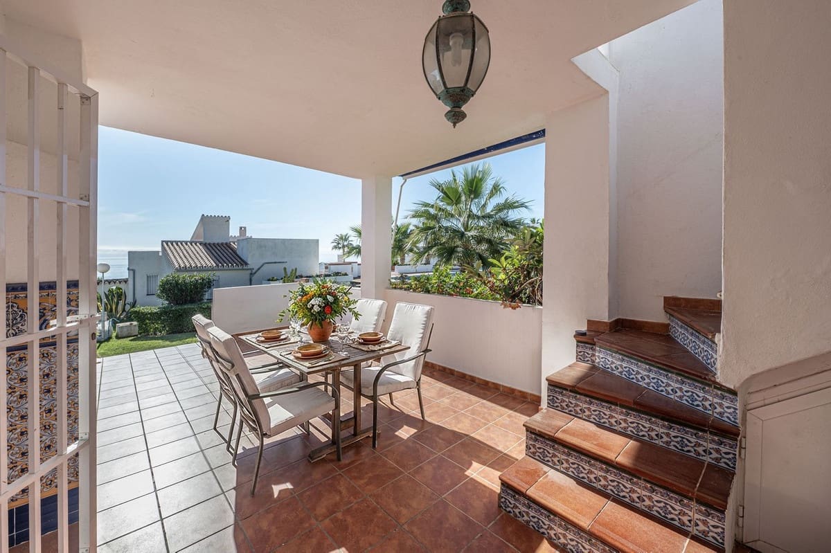 3 sypialnia Dom blizniak na sprzedaż w Mijas Costa z basenem garażem - 649 000 € (Ref: 9603656)