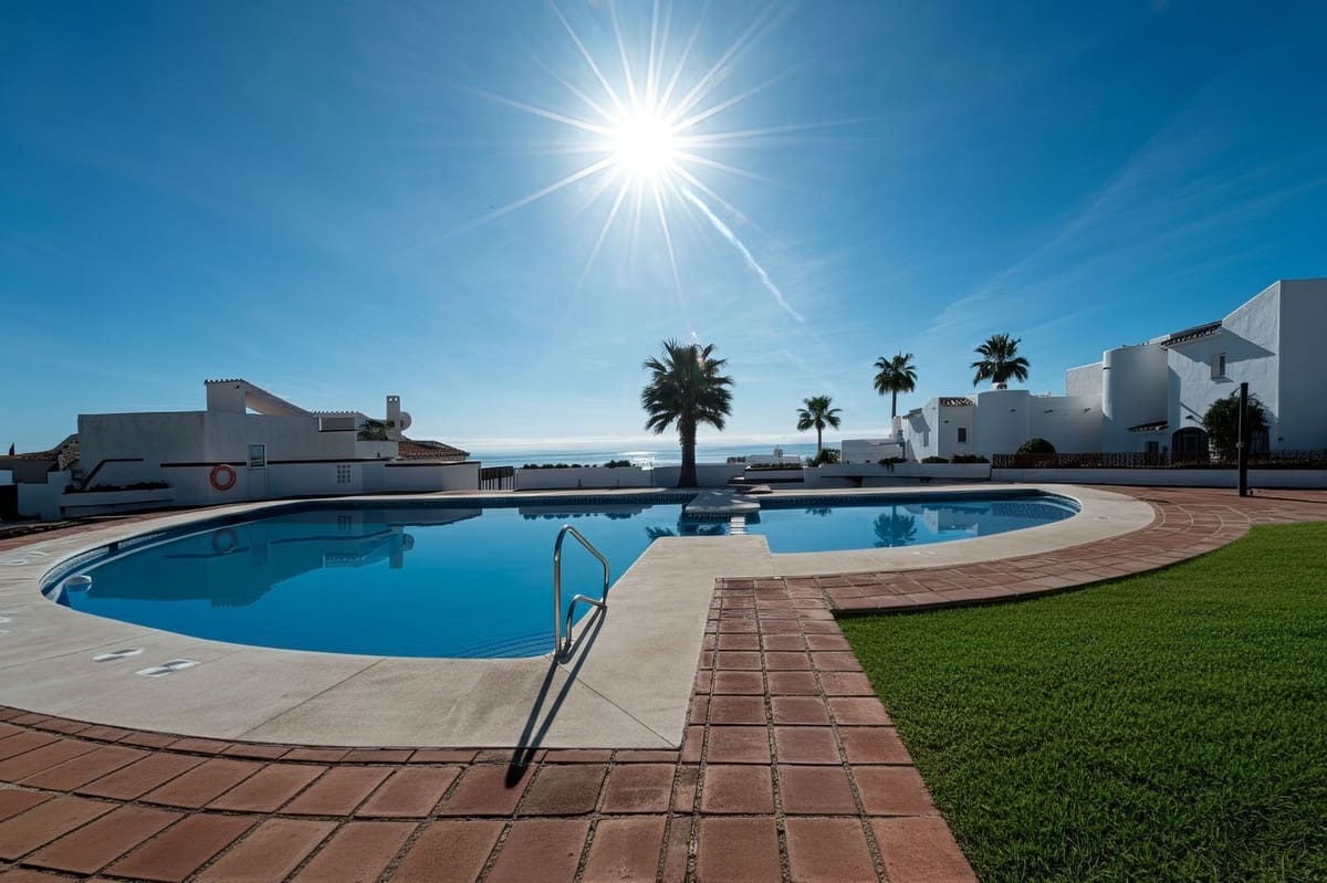 3 sypialnia Dom blizniak na sprzedaż w Mijas Costa z basenem garażem - 649 000 € (Ref: 9603656)