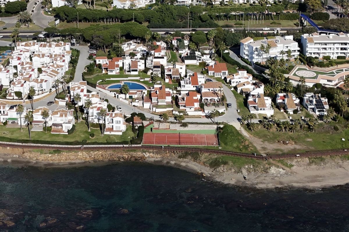 3 sypialnia Dom blizniak na sprzedaż w Mijas Costa z basenem garażem - 649 000 € (Ref: 9603656)