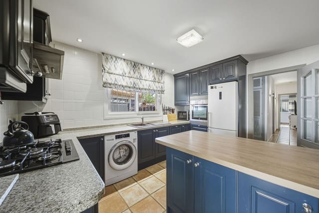 3 slaapkamer Villa te koop in Benalmádena met zwembad garage - € 795.000 (Ref: 9609603)