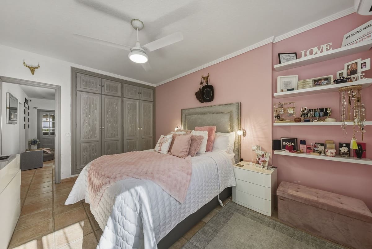 3 sypialnia Willa na sprzedaż w Benalmadena z basenem garażem - 745 000 € (Ref: 9609603)