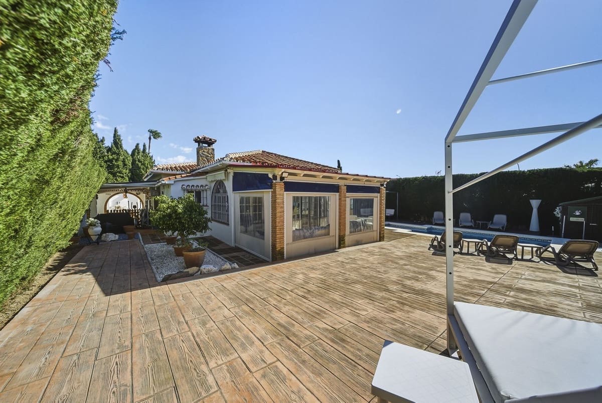 3 sypialnia Willa na sprzedaż w Benalmadena z basenem garażem - 745 000 € (Ref: 9609603)