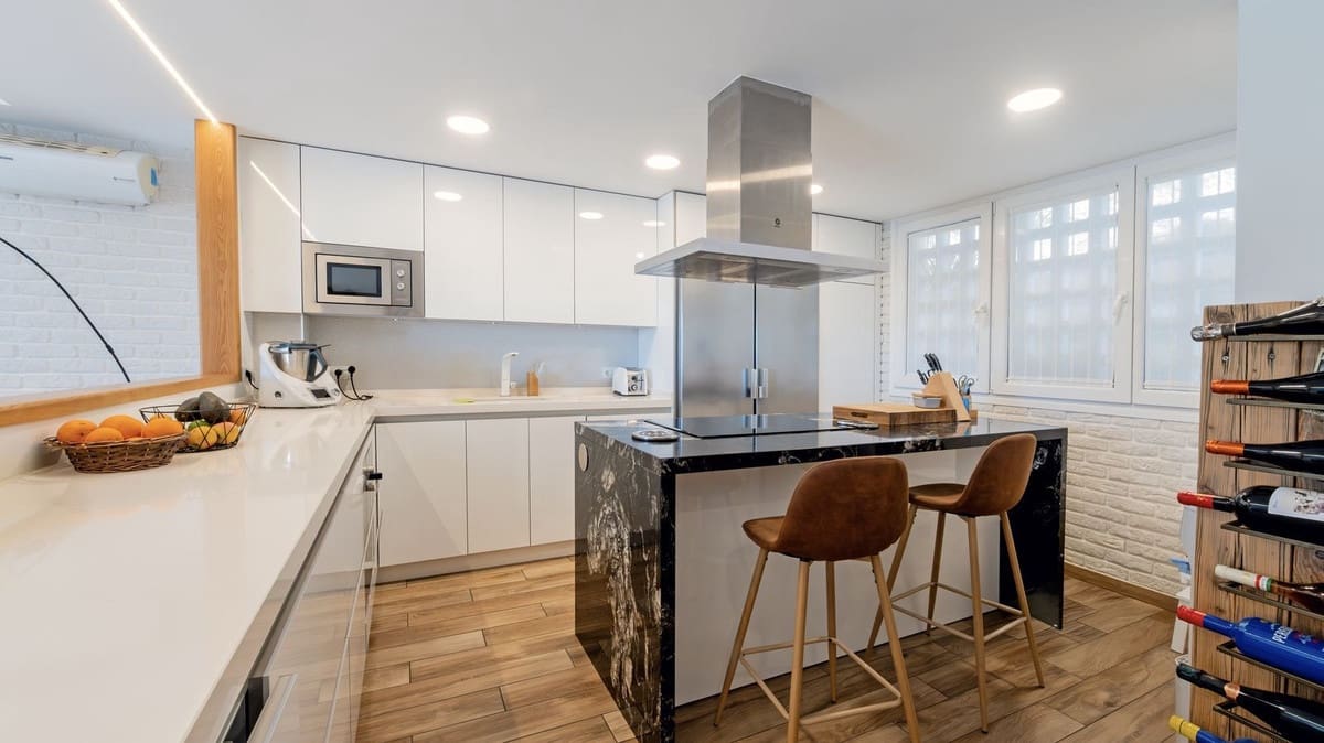 Casa de 4 habitaciones en Benalmádena en venta con piscina garaje - 675.000 € (Ref: 9614265)