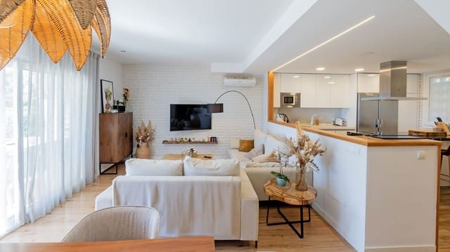 4 soveværelse Byhus til salg i Benalmádena med swimmingpool garage - € 675.000 (Ref: 9614265)