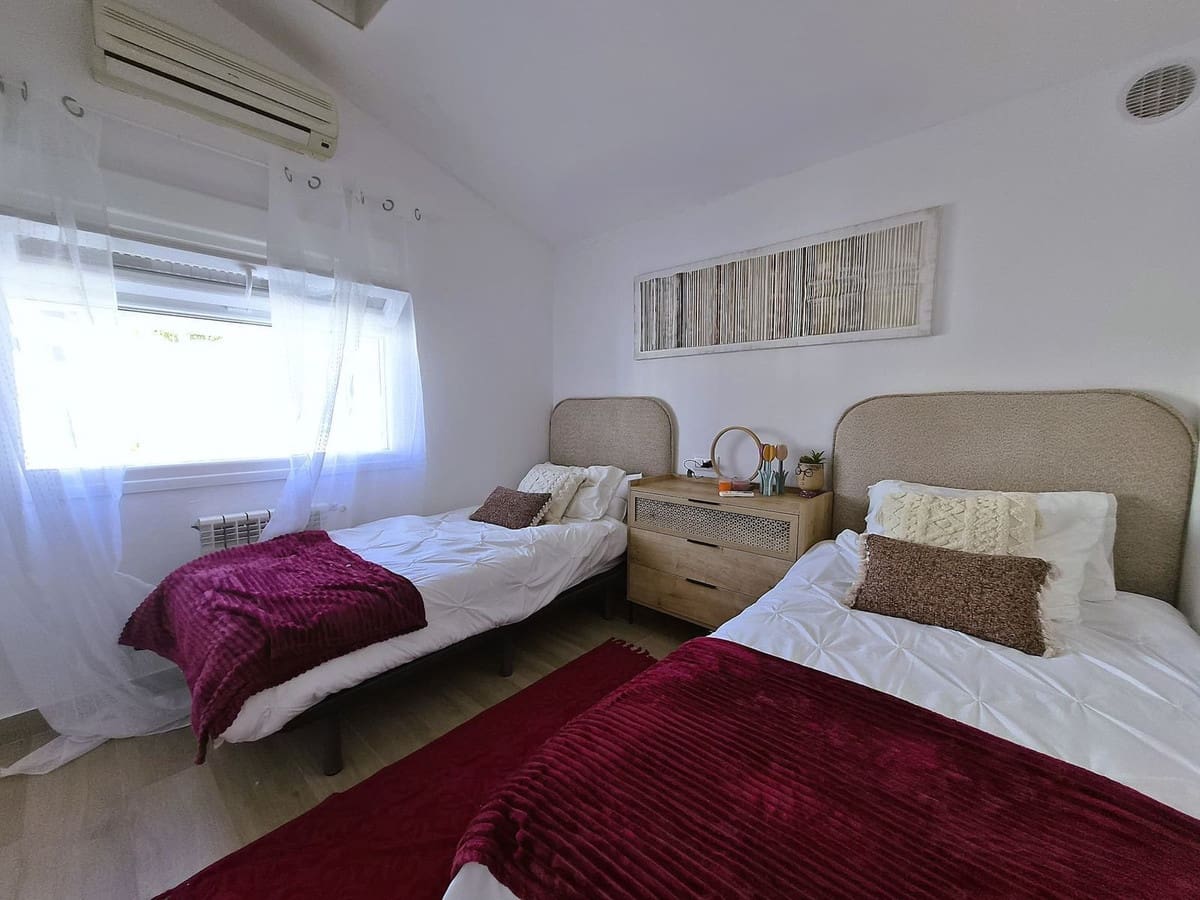 4 bedroom Villa for sale in Manilva with pool garage - € 765,000 (Ref: 9614266)