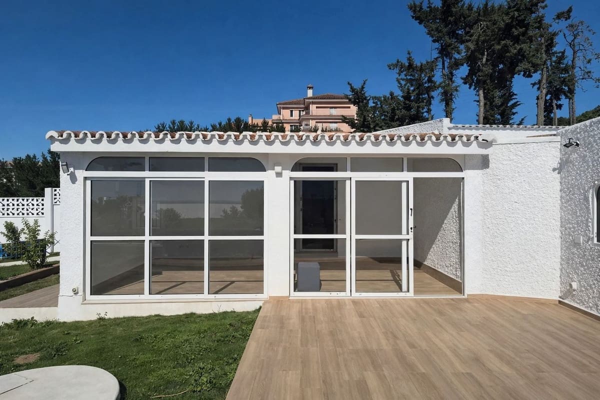 4 bedroom Villa for sale in Manilva with pool garage - € 765,000 (Ref: 9614266)