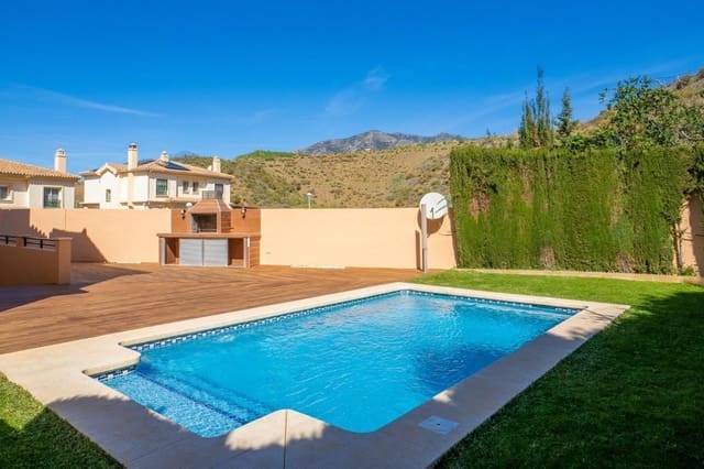 3 soveværelse Semi-Rækkehus til salg i Fuengirola med swimmingpool garage - € 715.000 (Ref: 9626714)
