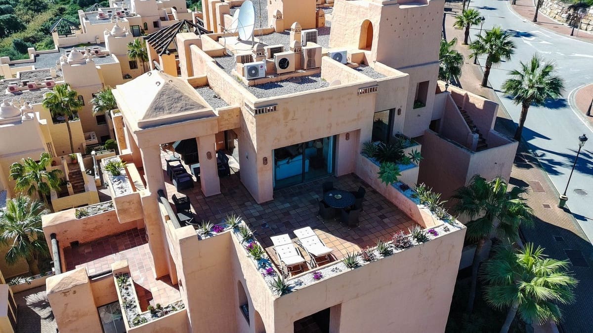 3 soverom Penthouse til salgs i La Duquesa / Puerto de la Duquesa med svømmebasseng garasje - € 495 000 (Ref: 9626715)