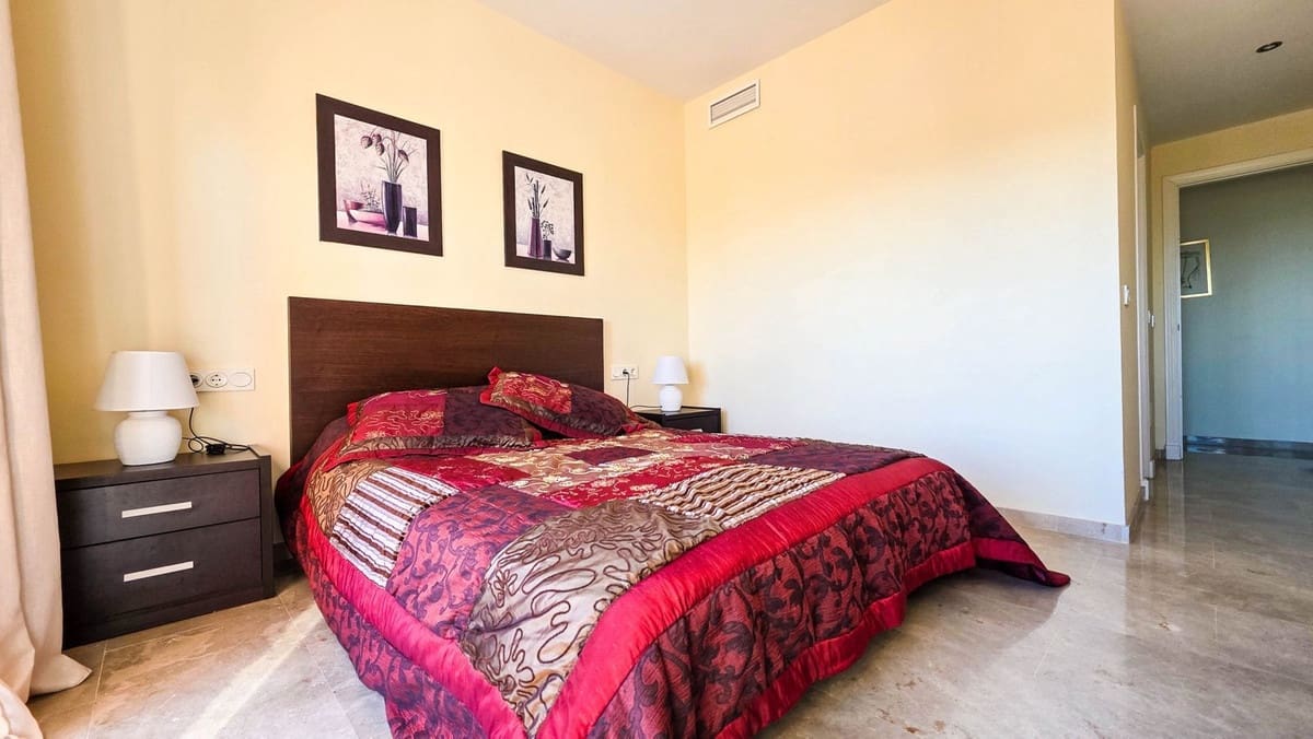 3 soverom Penthouse til salgs i La Duquesa / Puerto de la Duquesa med svømmebasseng garasje - € 495 000 (Ref: 9626715)