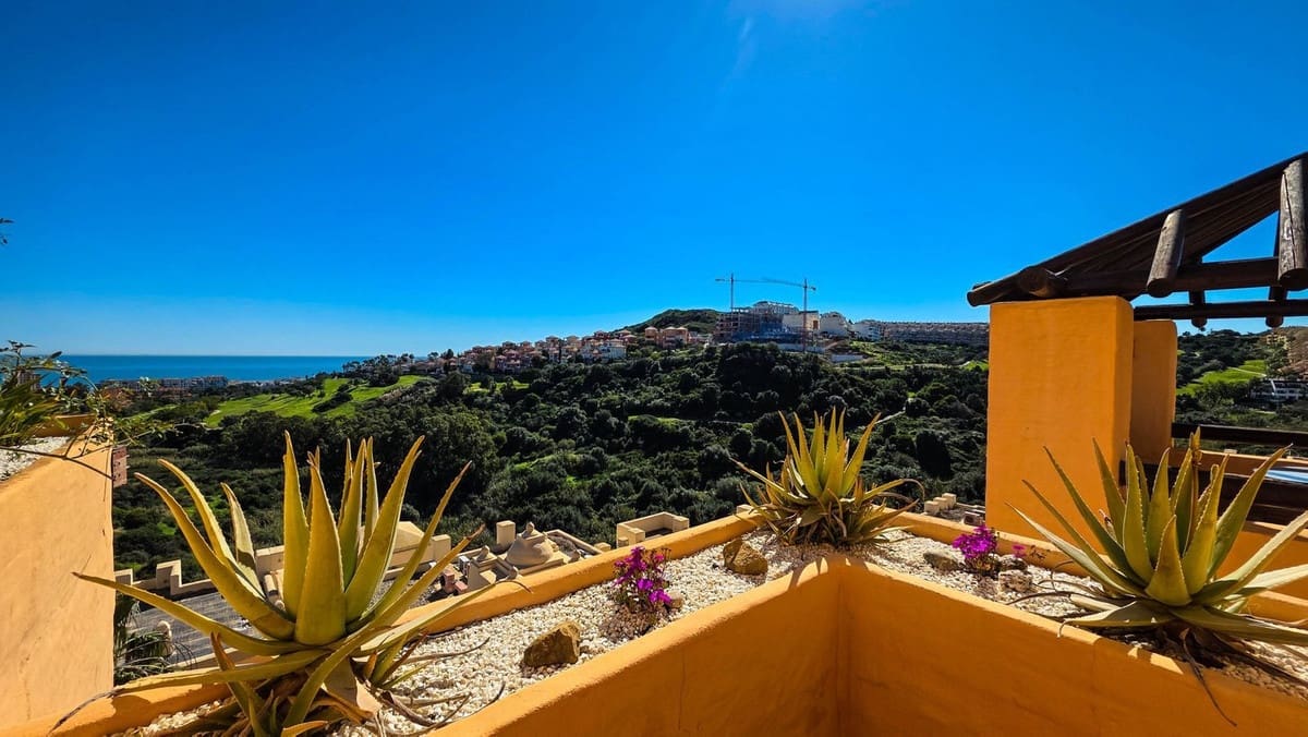 3 soverom Penthouse til salgs i La Duquesa / Puerto de la Duquesa med svømmebasseng garasje - € 495 000 (Ref: 9626715)