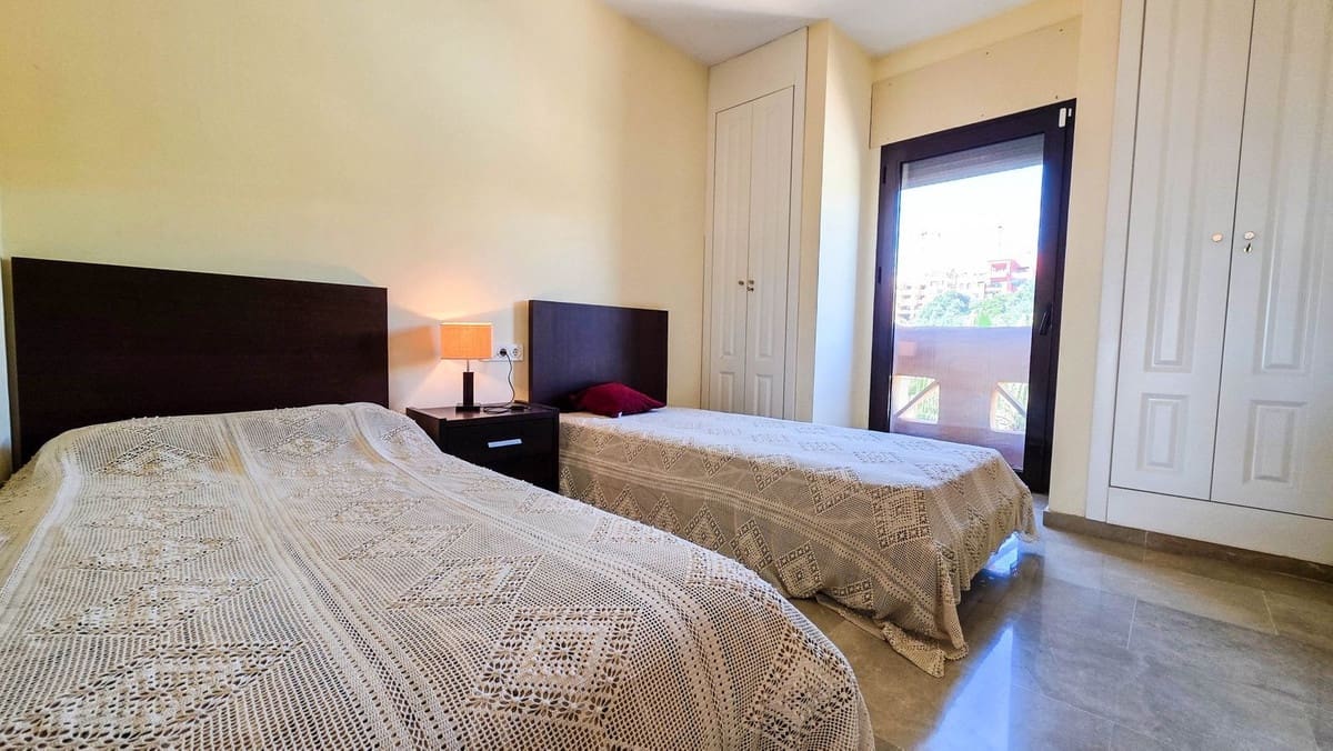 3 soverom Penthouse til salgs i La Duquesa / Puerto de la Duquesa med svømmebasseng garasje - € 495 000 (Ref: 9626715)