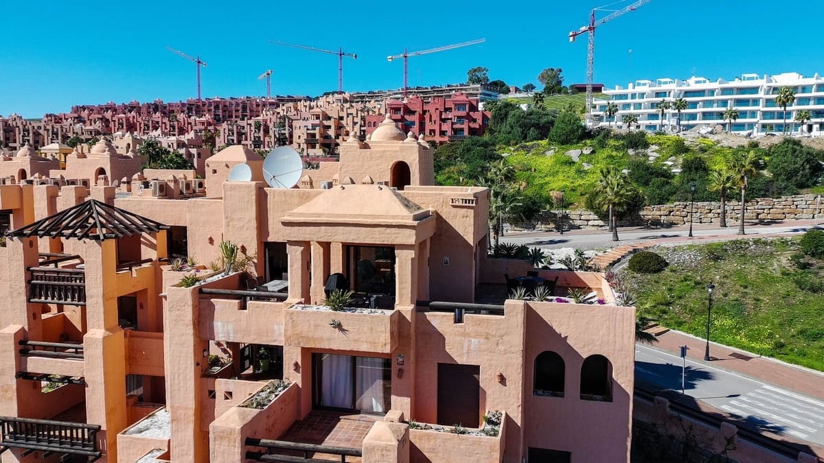 3 soverom Penthouse til salgs i La Duquesa / Puerto de la Duquesa med svømmebasseng garasje - € 495 000 (Ref: 9626715)