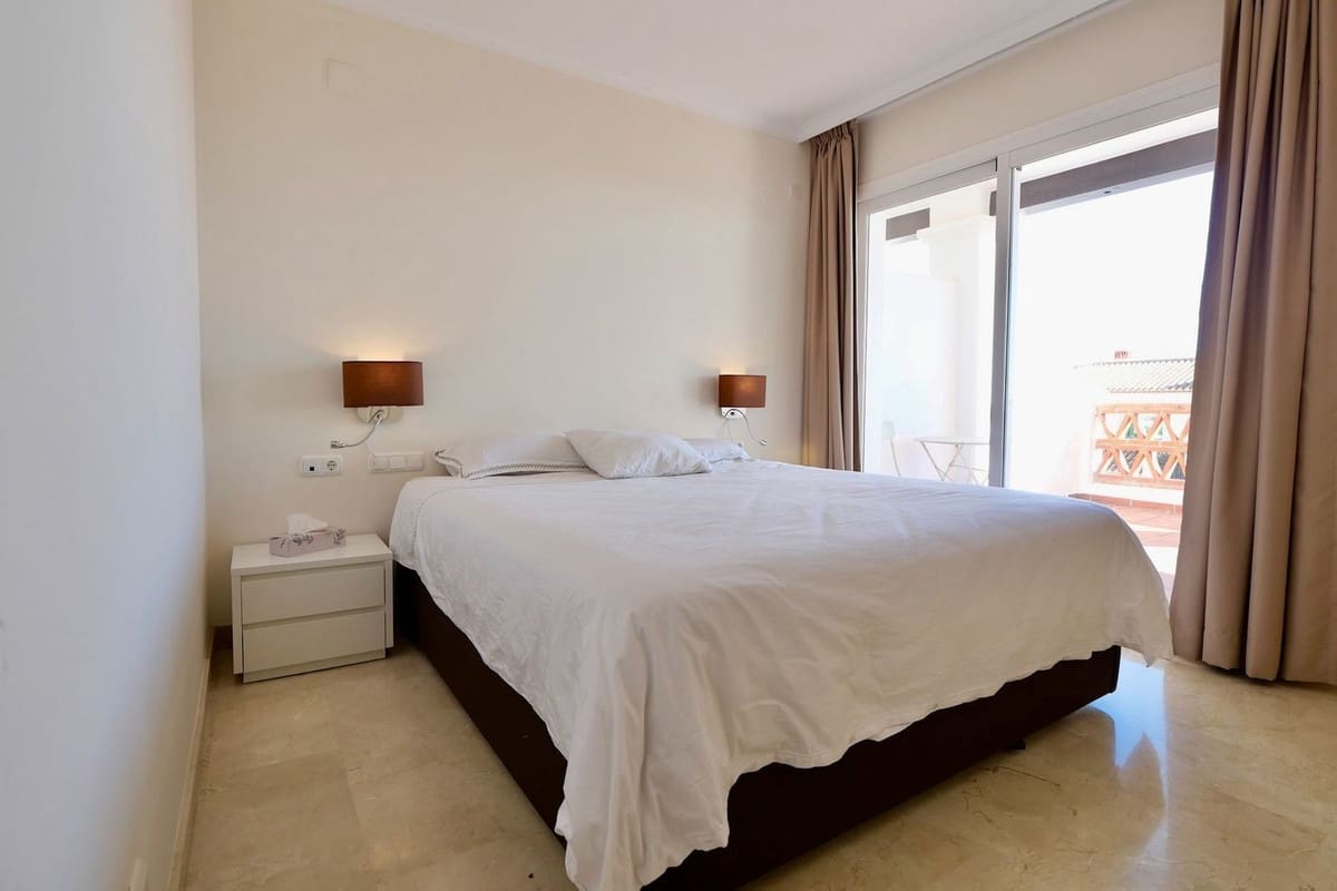 Apartamento de 2 habitaciones en Calahonda en venta con piscina garaje - 338.000 € (Ref: 9628033)