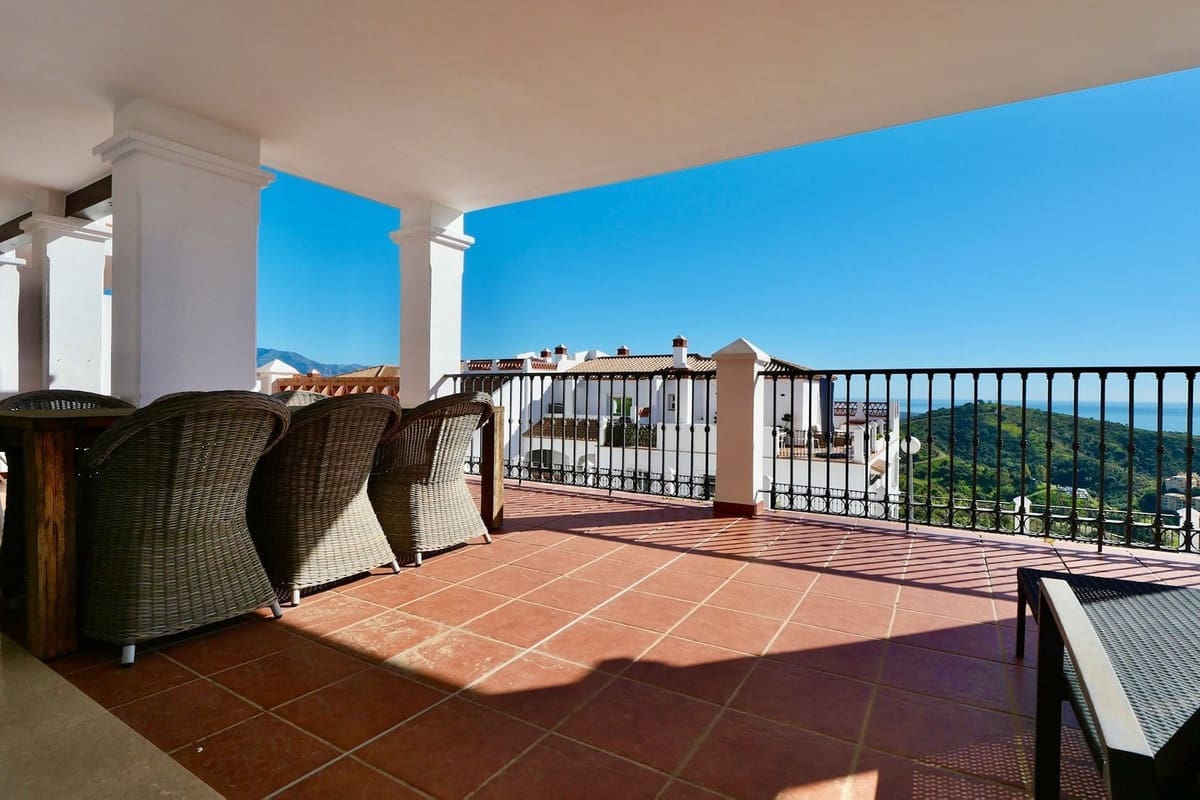 Apartamento de 2 habitaciones en Calahonda en venta con piscina garaje - 338.000 € (Ref: 9628033)