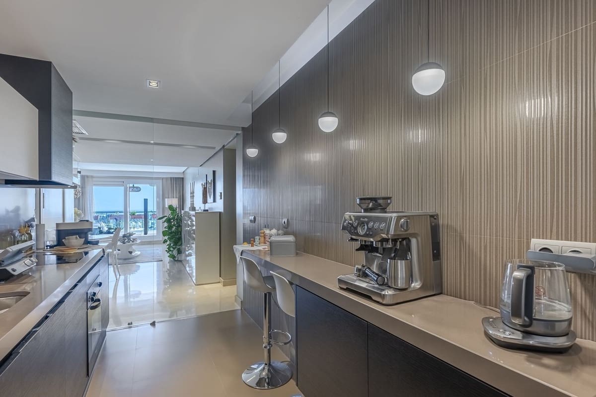 2 soveværelse Lejlighed til salg i Los Arqueros med swimmingpool garage - € 680.000 (Ref: 9631864)