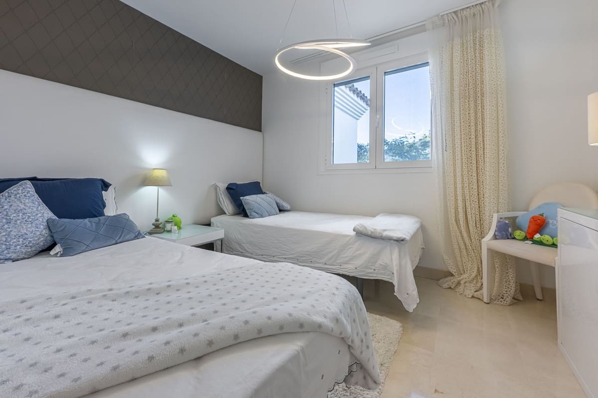 2 soveværelse Lejlighed til salg i Los Arqueros med swimmingpool garage - € 680.000 (Ref: 9631864)