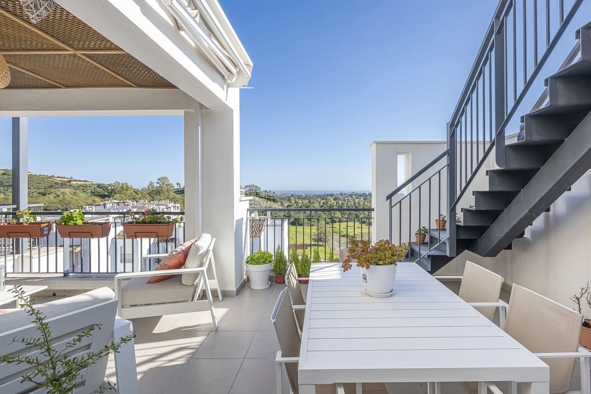 2 soveværelse Lejlighed til salg i Los Arqueros med swimmingpool garage - € 680.000 (Ref: 9631864)