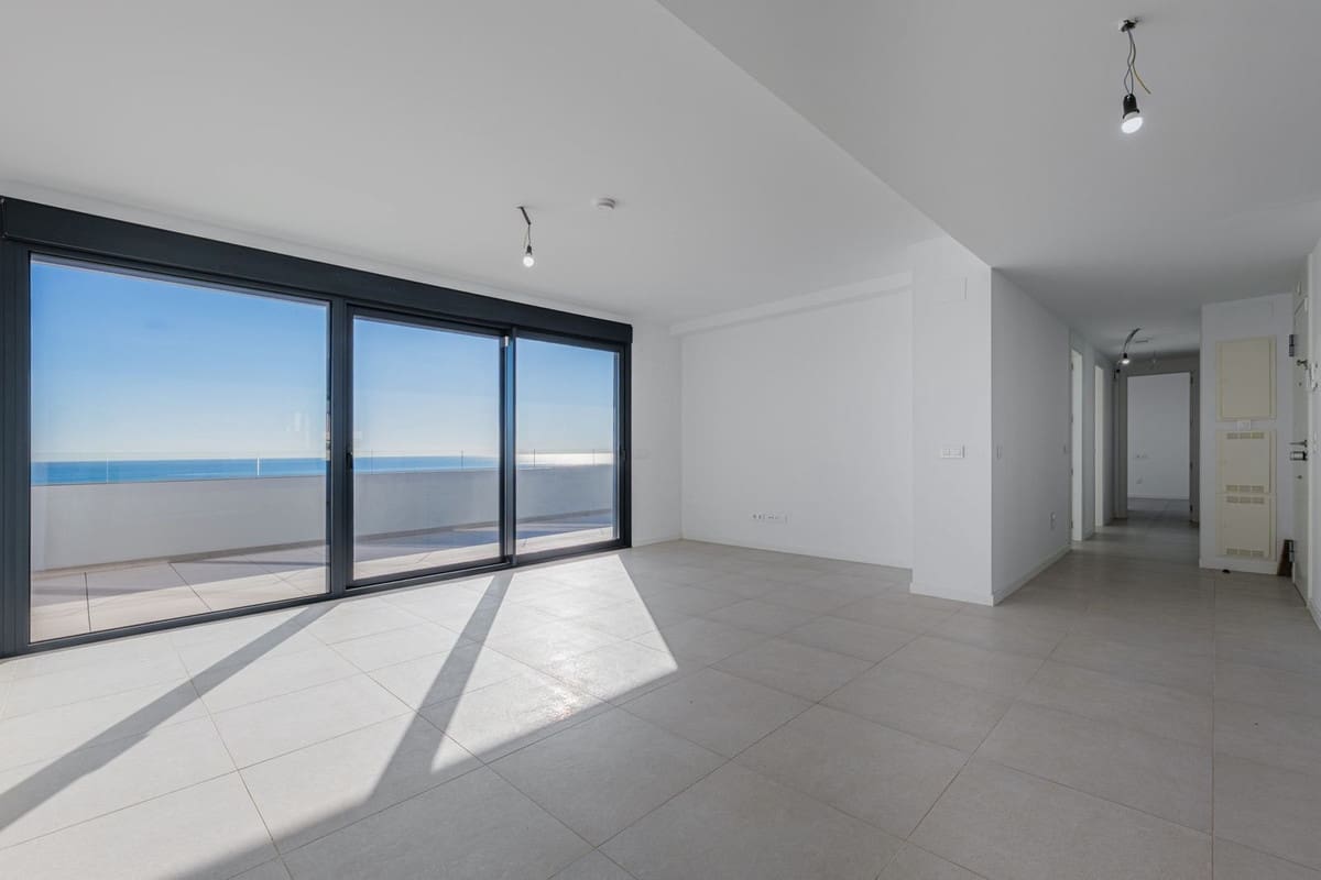 3 soverom Penthouse til salgs i Torremolinos med svømmebasseng garasje - € 1 750 000 (Ref: 9631865)