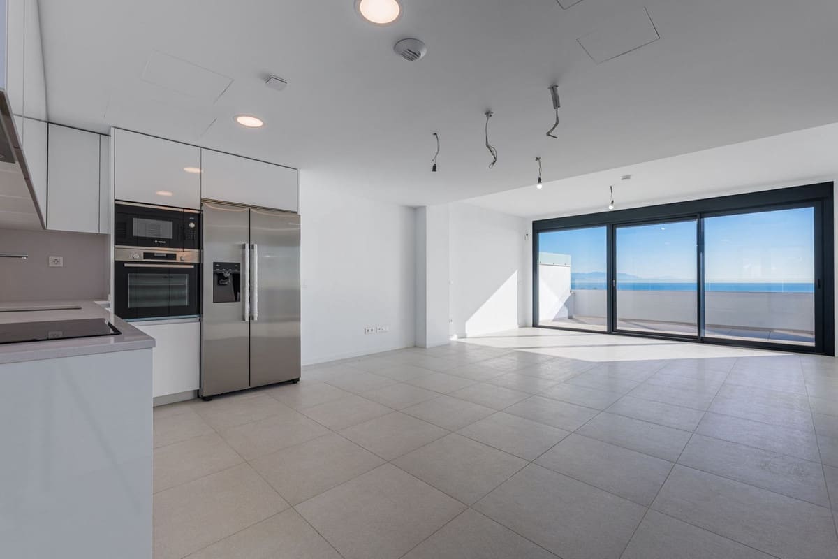 3 soverom Penthouse til salgs i Torremolinos med svømmebasseng garasje - € 1 750 000 (Ref: 9631865)