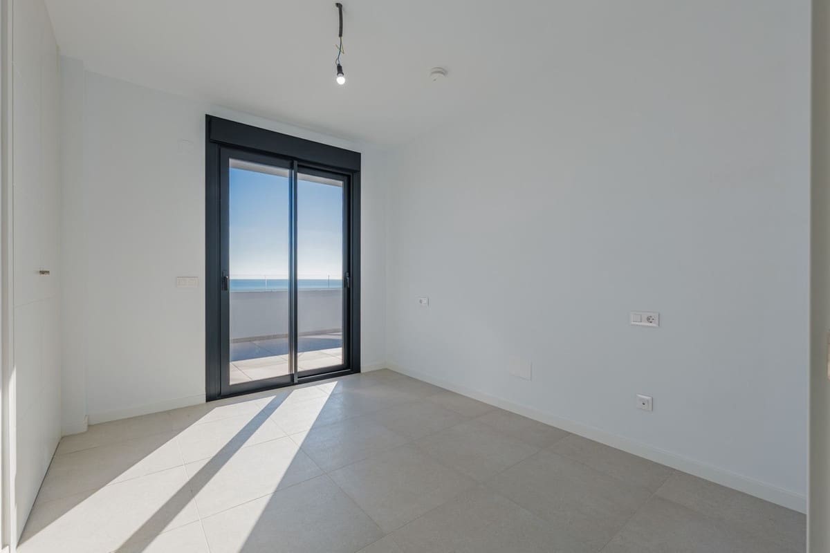 3 soverom Penthouse til salgs i Torremolinos med svømmebasseng garasje - € 1 750 000 (Ref: 9631865)