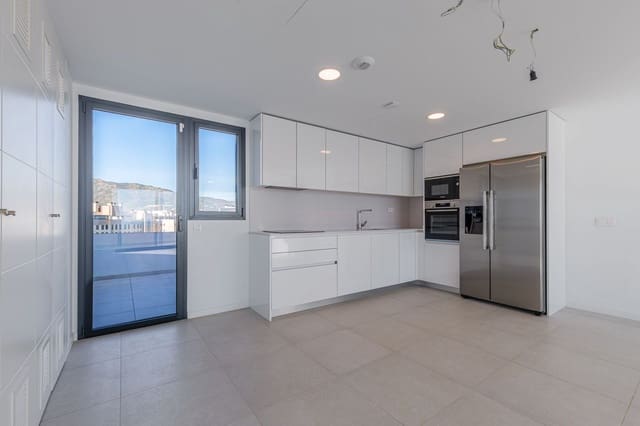 3 soverom Penthouse til salgs i Torremolinos med svømmebasseng garasje - € 1 750 000 (Ref: 9631865)