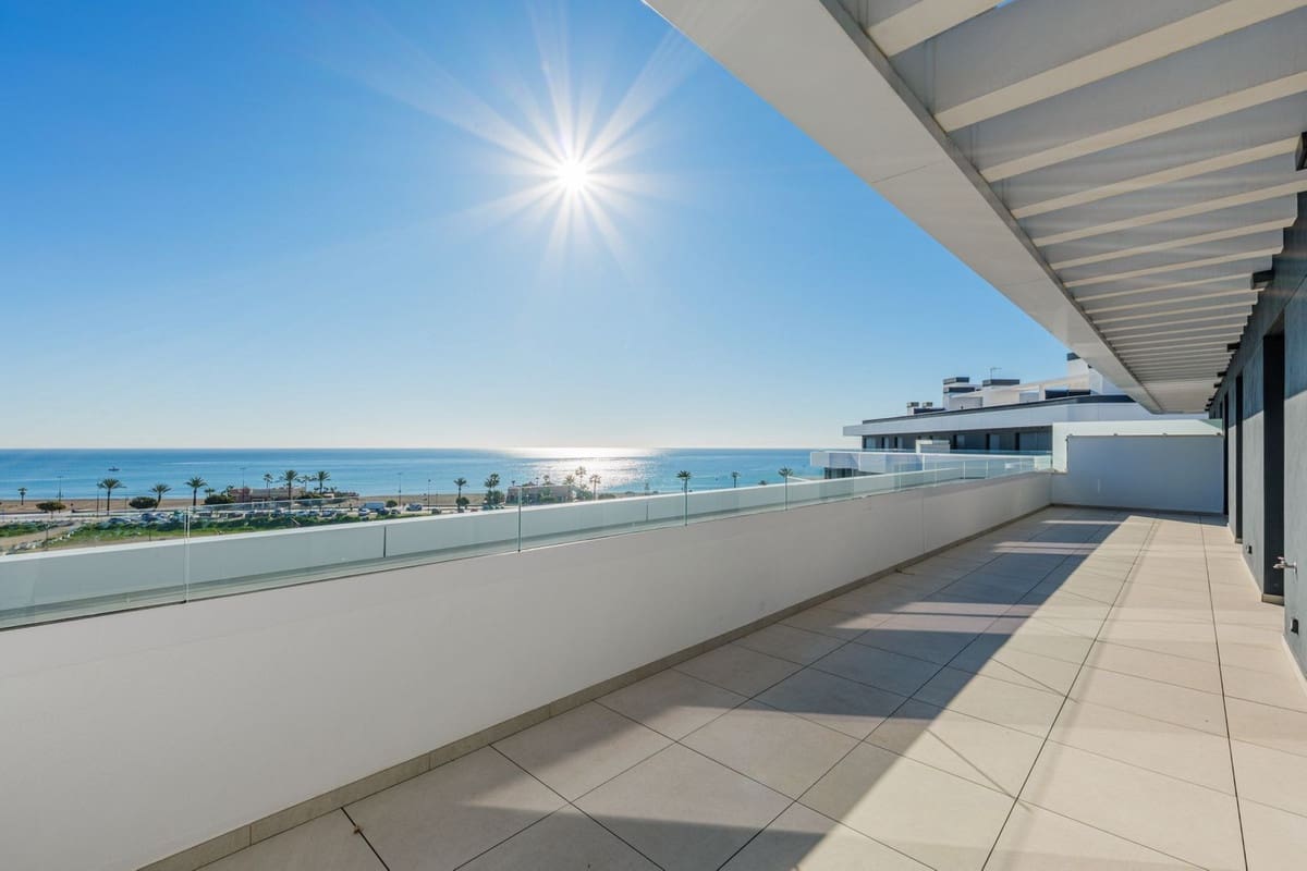 3 soverom Penthouse til salgs i Torremolinos med svømmebasseng garasje - € 1 750 000 (Ref: 9631865)