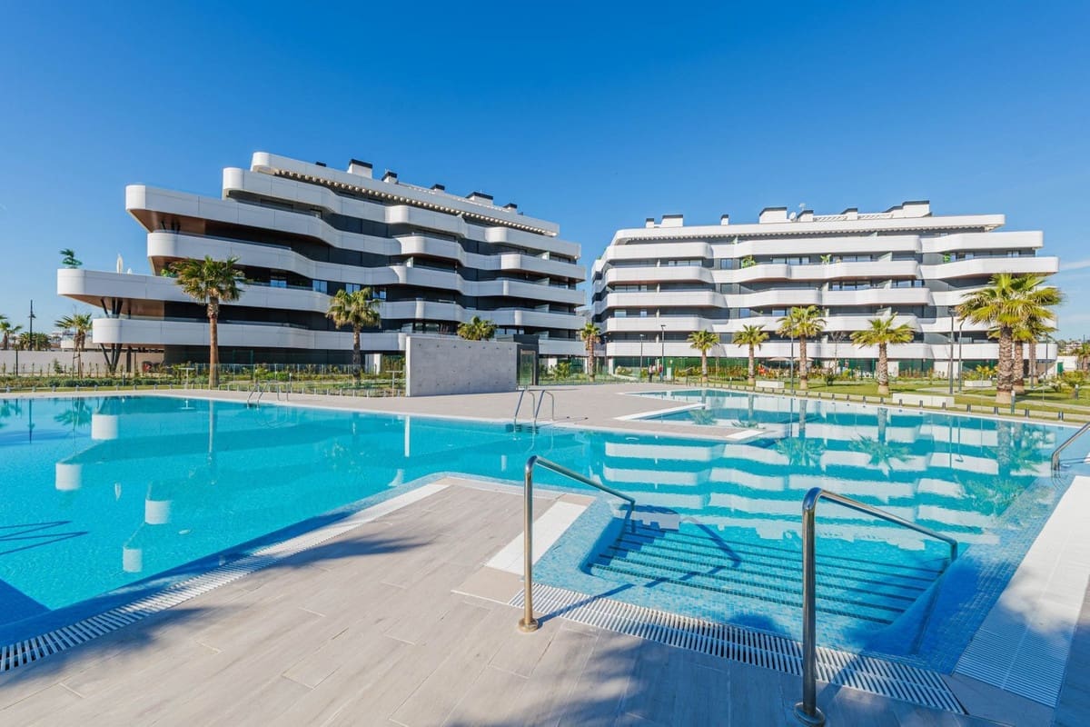 3 bedroom Penthouse for sale in Torremolinos with pool garage - € 1,590,000 (Ref: 9631865)