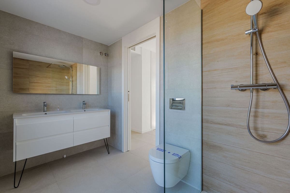 3 bedroom Penthouse for sale in Torremolinos with pool garage - € 1,590,000 (Ref: 9631865)