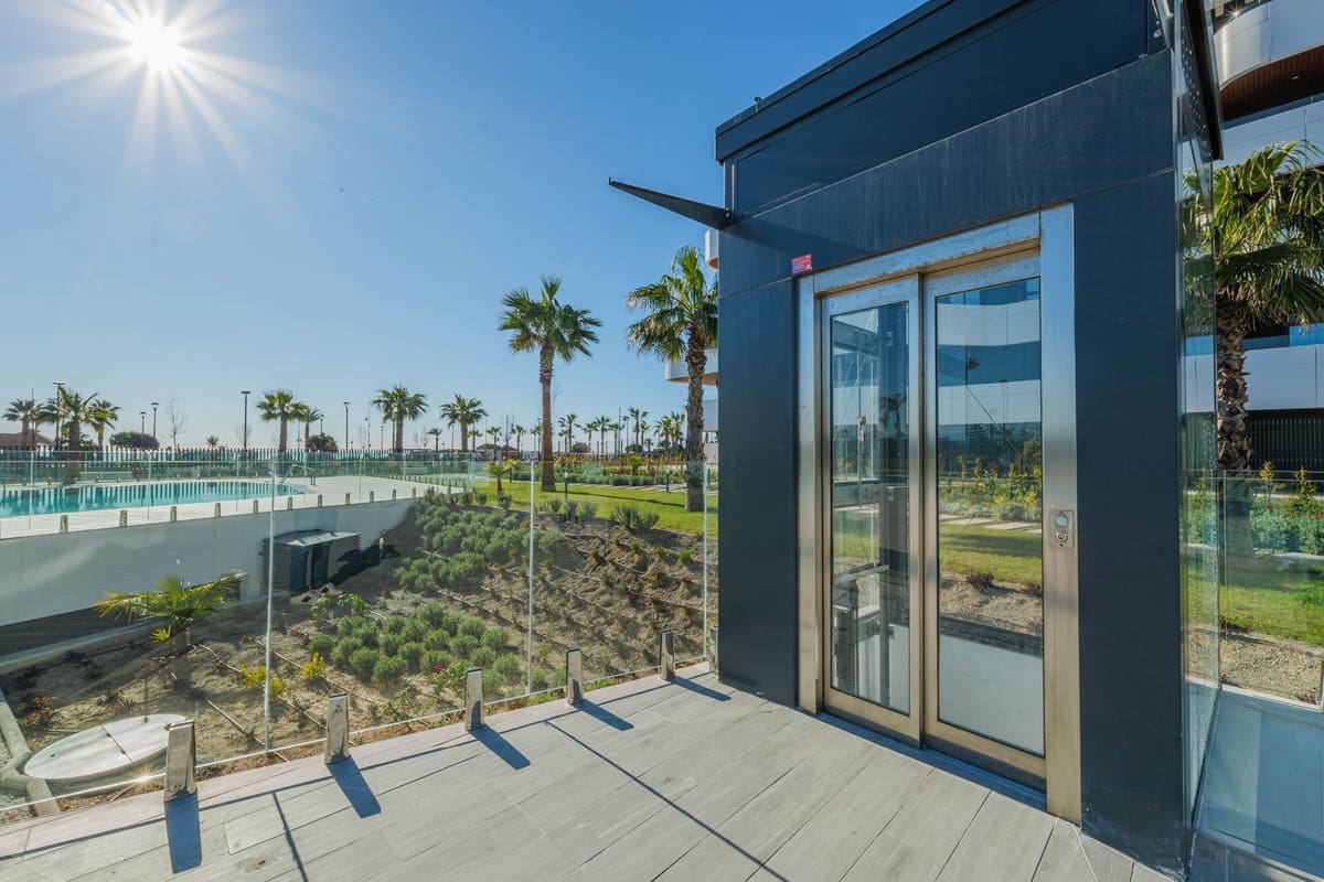 3 bedroom Penthouse for sale in Torremolinos with pool garage - € 1,590,000 (Ref: 9631865)