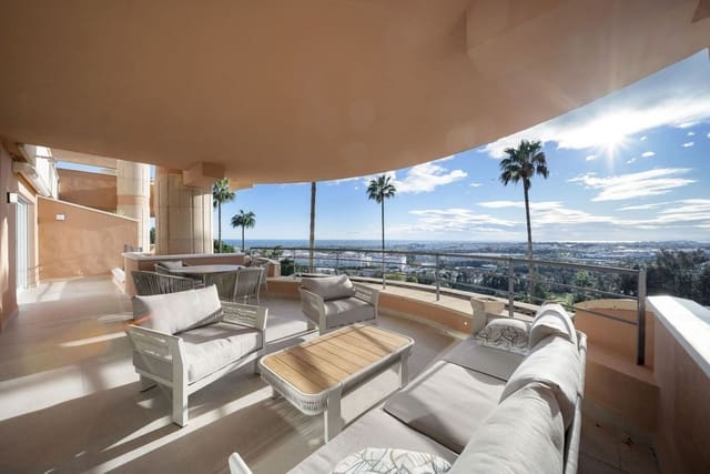 3 makuuhuone Huoneisto myytävänä paikassa Nueva Andalucia, Marbella mukana uima-altaan 
autotalli - 1 650 000 € (Ref: 9631866)