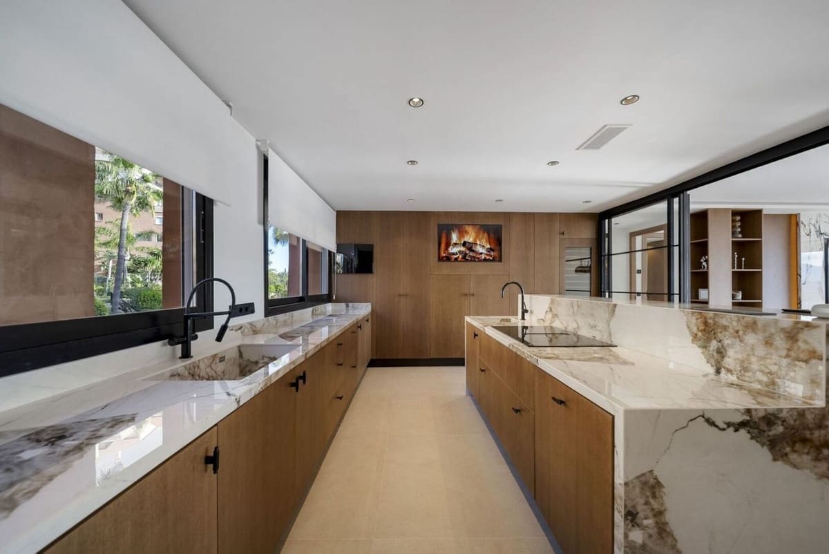 3 quarto Apartamento para venda em Nueva Andalucia com piscina garagem - 1 650 000 € (Ref: 9631866)