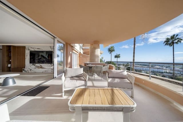 3 makuuhuone Huoneisto myytävänä paikassa Nueva Andalucia, Marbella mukana uima-altaan 
autotalli - 1 650 000 € (Ref: 9631866)