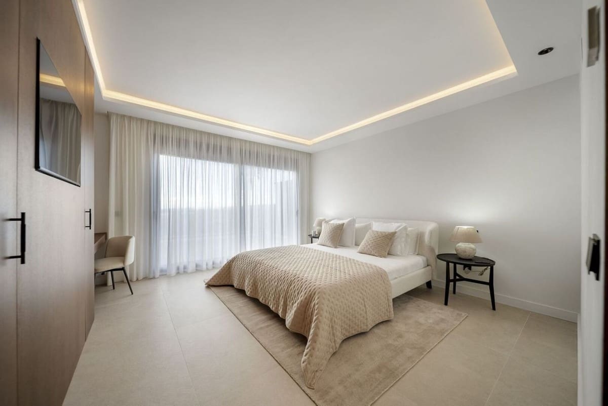 3 bedroom Apartment for sale in Nueva Andalucia with pool garage - € 1,650,000 (Ref: 9631866)