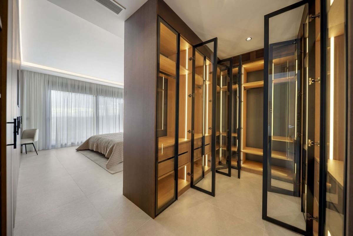 3 bedroom Apartment for sale in Nueva Andalucia with pool garage - € 1,650,000 (Ref: 9631866)