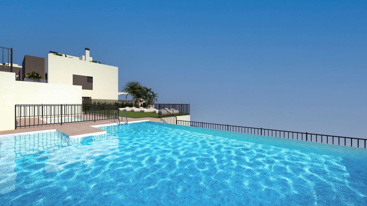 4 chambre Maison de Ville à vendre à Torre del Mar avec piscine garage - 630 000 € (Ref: 9638007)