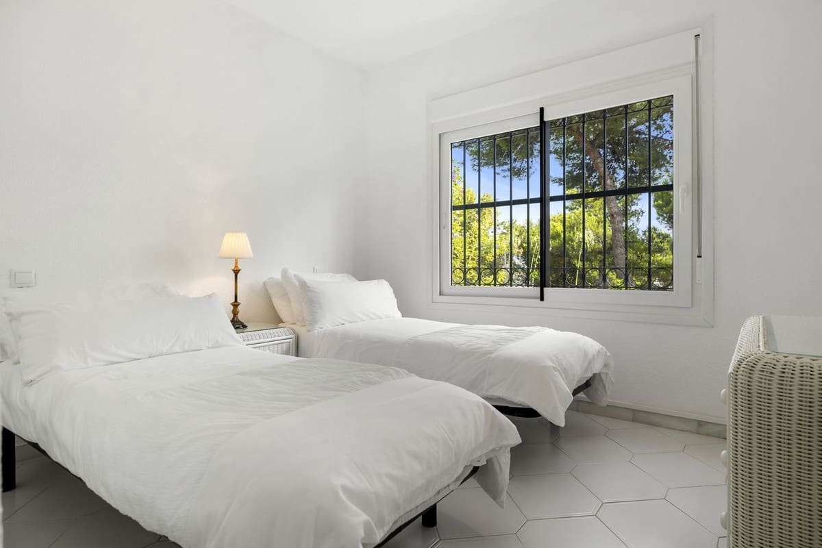 Apartamento de 2 habitaciones en Riviera del Sol en venta con piscina garaje - 350.000 € (Ref: 9643561)