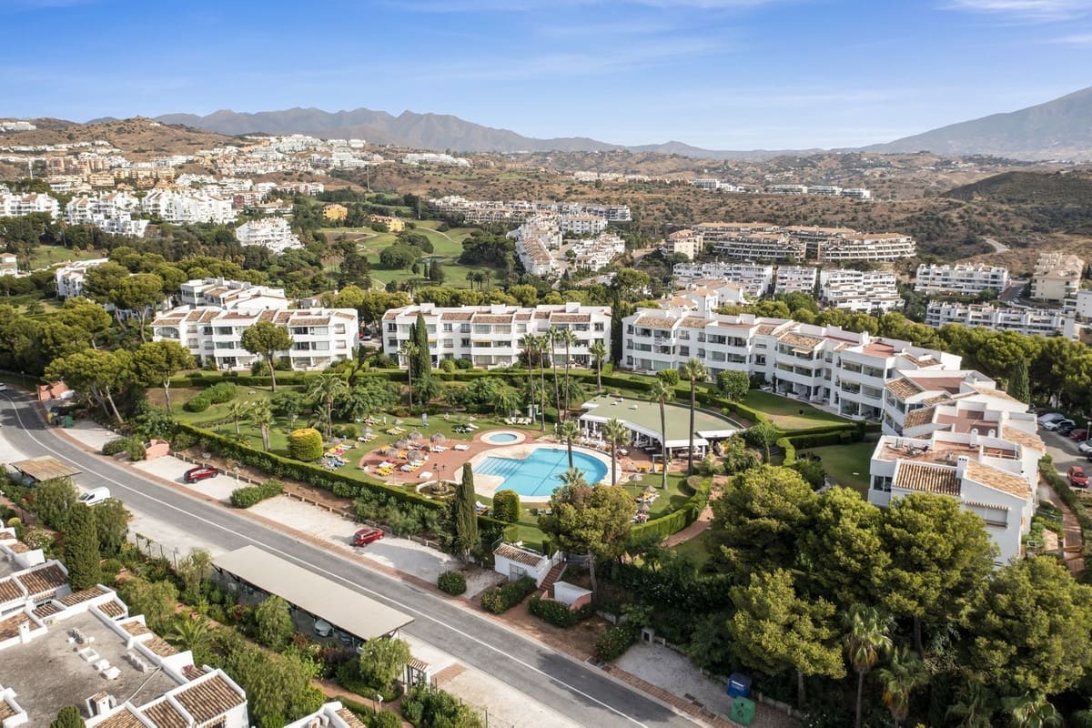 Apartamento de 2 habitaciones en Riviera del Sol en venta con piscina garaje - 350.000 € (Ref: 9643561)