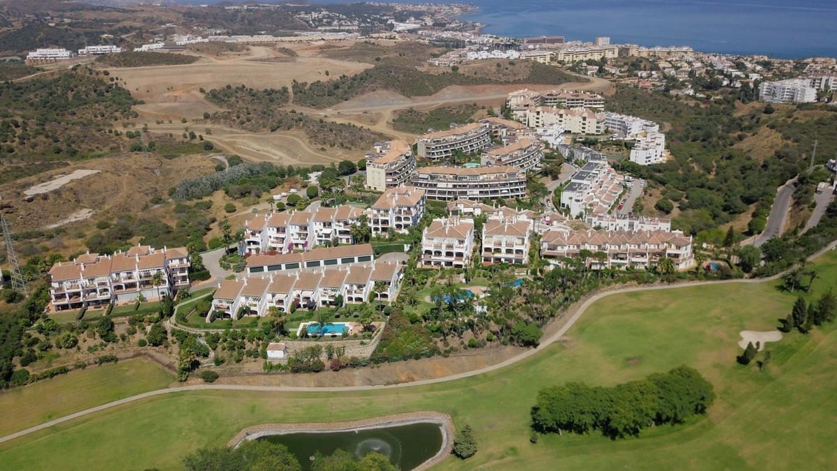 2 soveværelse Penthouse til salg i Riviera del Sol med swimmingpool garage - € 469.000 (Ref: 9645865)