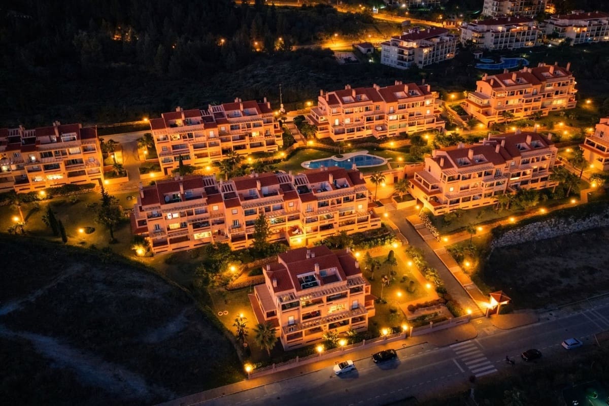 Apartamento de 4 habitaciones en Mijas Costa en venta con piscina garaje - 419.000 € (Ref: 9646077)