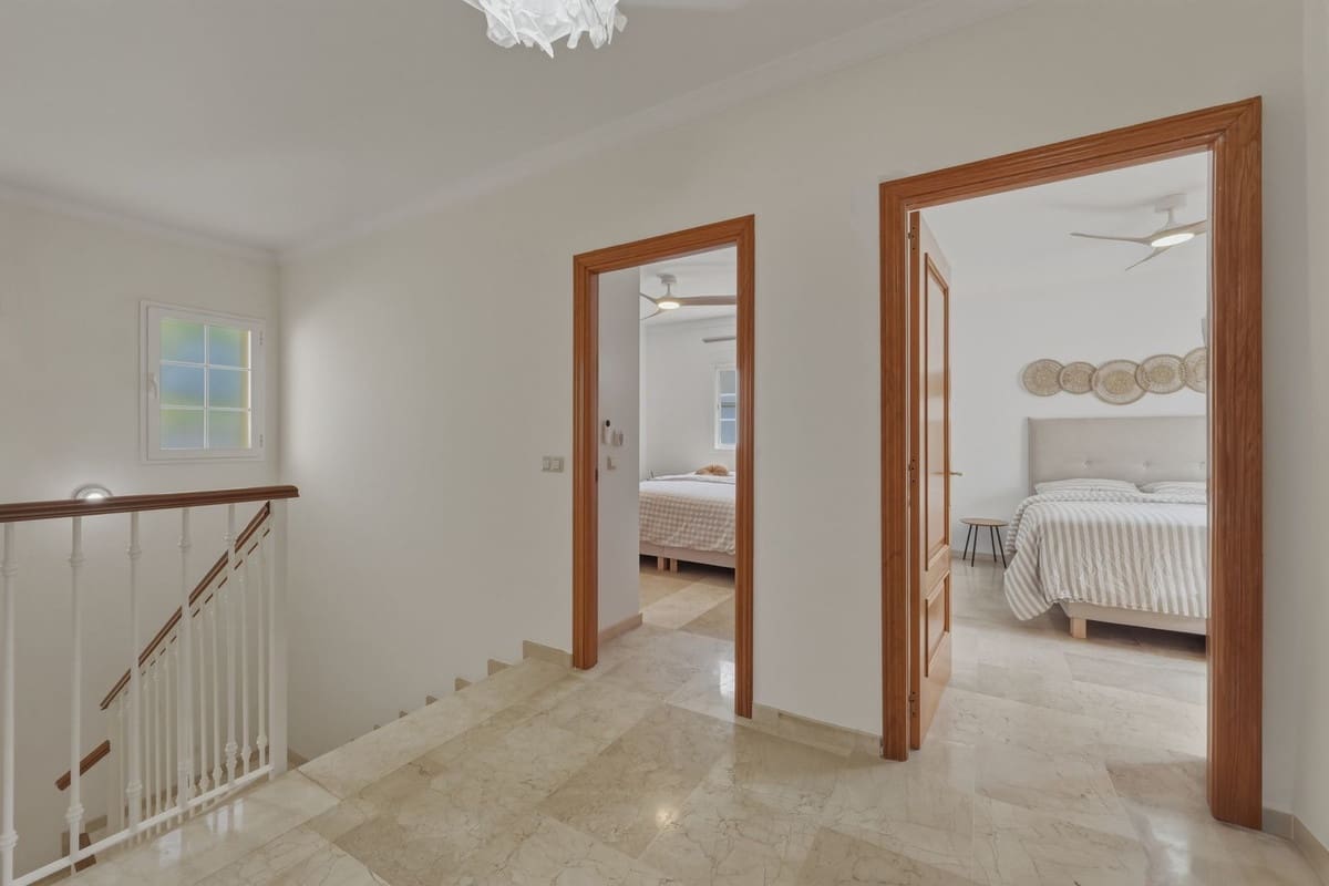 5 chambre Villa/Maison à vendre à La Cala Hills avec piscine garage - 810 000 € (Ref: 9646078)