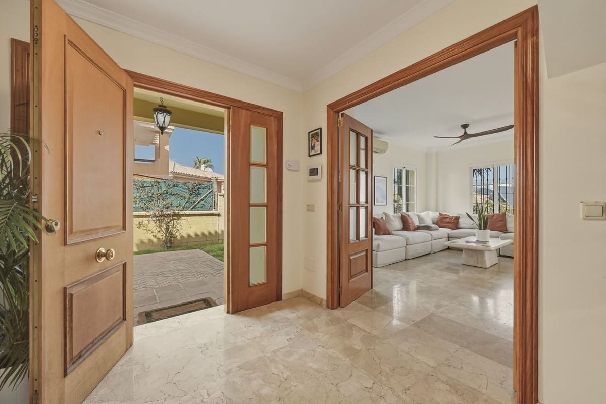 5 chambre Villa/Maison à vendre à La Cala Hills avec piscine garage - 810 000 € (Ref: 9646078)