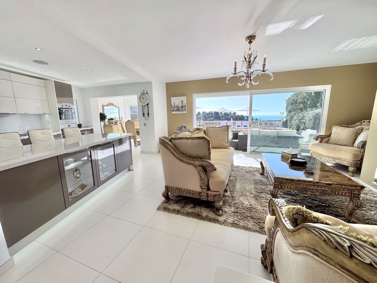 5 soverom Villa til salgs i Calahonda med svømmebasseng garasje - € 1 100 000 (Ref: 9646297)