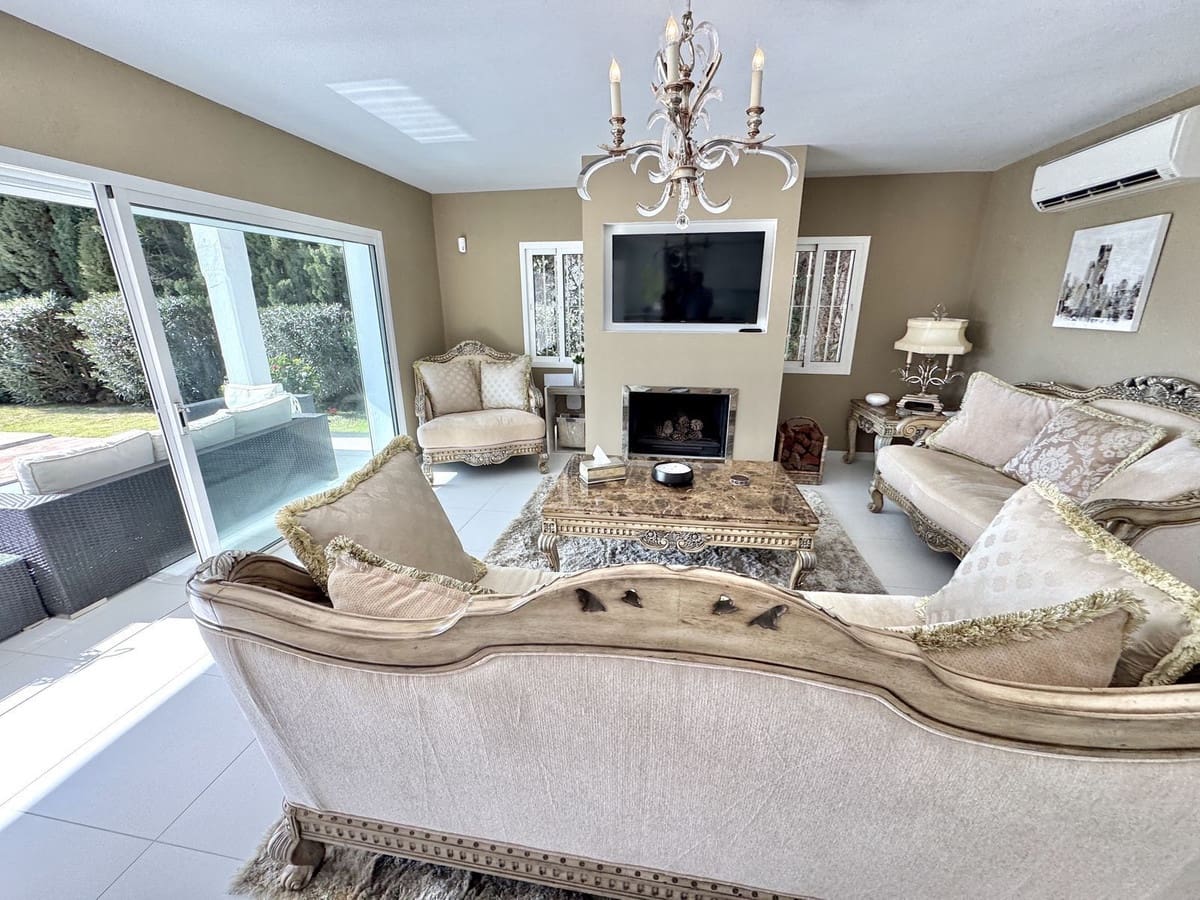 5 soverom Villa til salgs i Calahonda med svømmebasseng garasje - € 1 100 000 (Ref: 9646297)