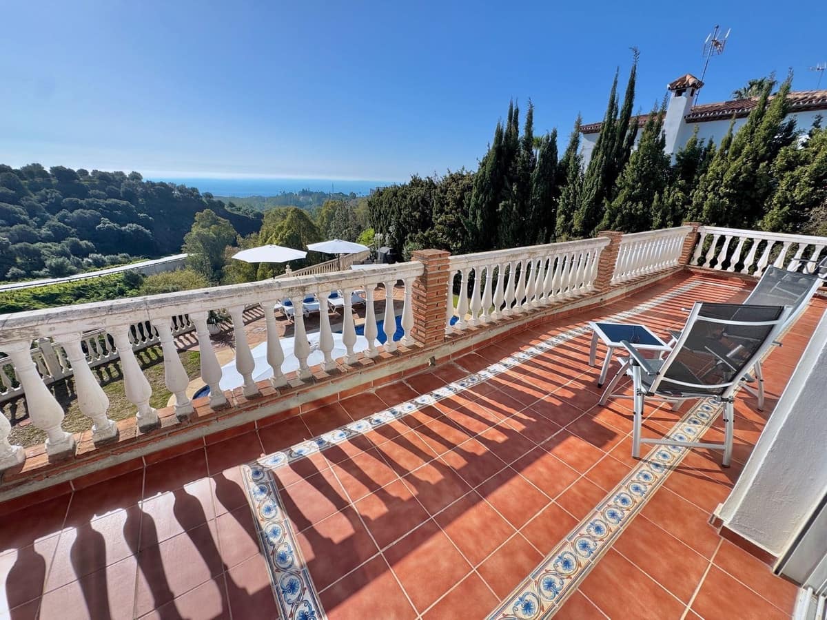 5 soverom Villa til salgs i Calahonda med svømmebasseng garasje - € 1 100 000 (Ref: 9646297)