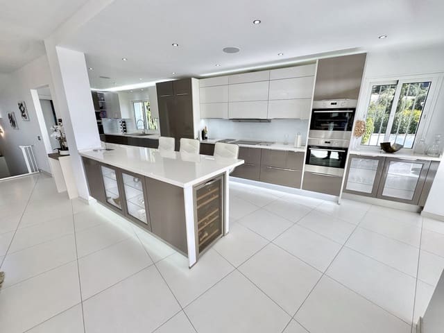 Chalet de 5 habitaciones en Calahonda, Mijas en venta con piscina garaje - 1.100.000 € (Ref: 9646297)