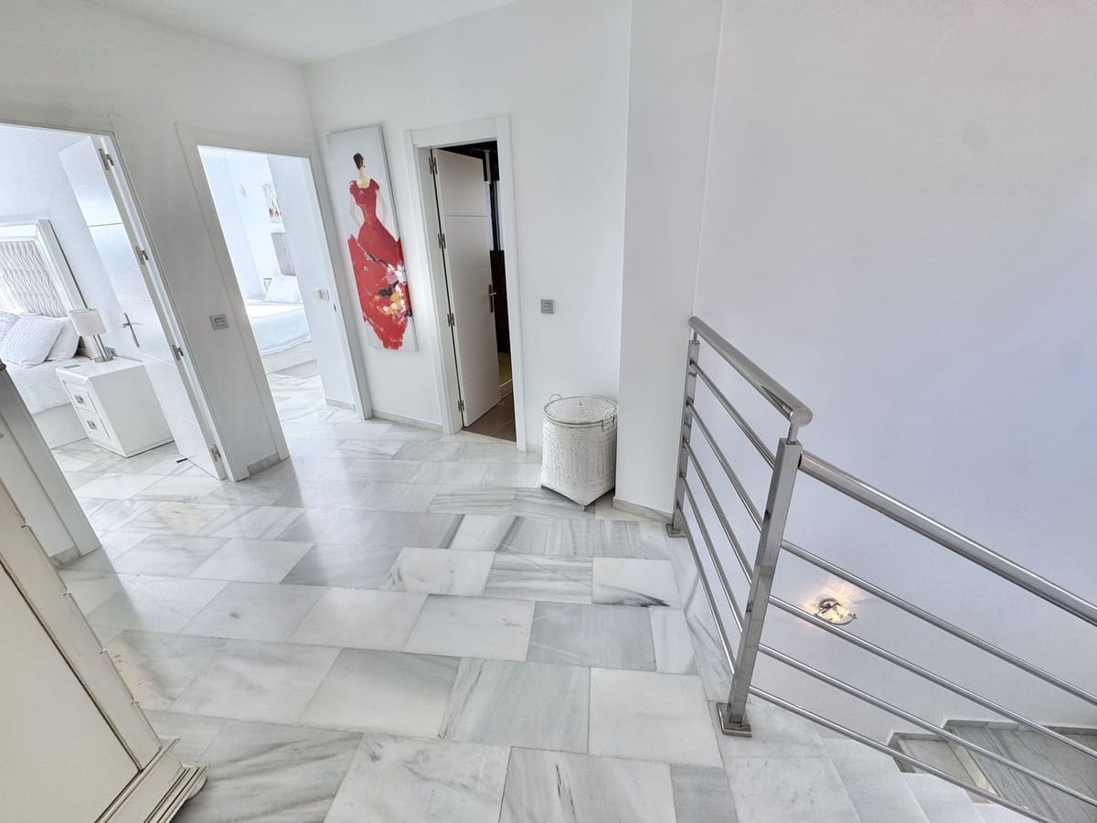 Chalet de 5 habitaciones en Calahonda en venta con piscina garaje - 1.100.000 € (Ref: 9646297)