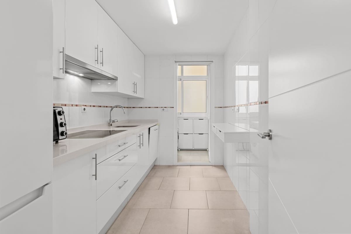 2 makuuhuone Huoneisto myytävänä paikassa Estepona mukana uima-altaan 
autotalli - 389 000 € (Ref: 9646474)