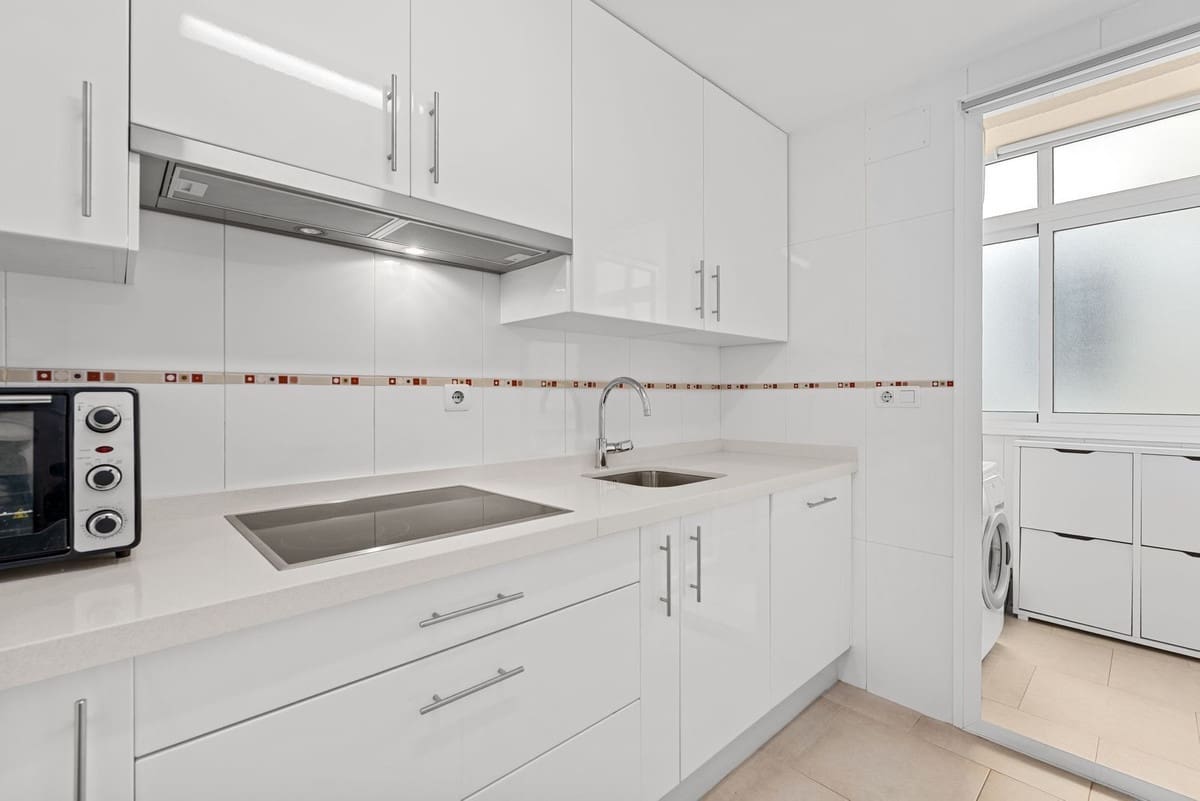 2 makuuhuone Huoneisto myytävänä paikassa Estepona mukana uima-altaan 
autotalli - 389 000 € (Ref: 9646474)